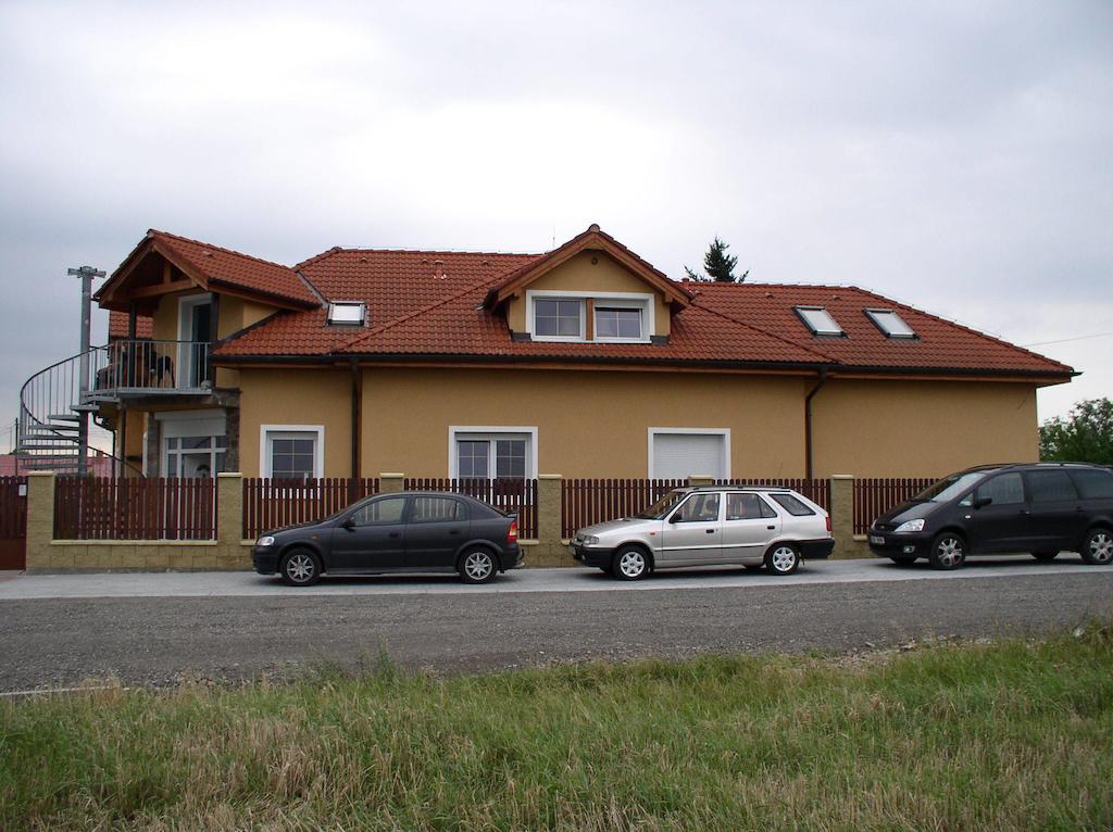 Penzion Rozkos Pruhonice Exterior photo